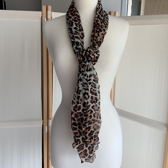 Animal print polyester scarf. - Picture 6 of 13